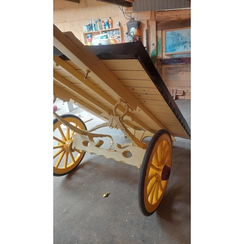 17 - Transport Cart.
Recently been repainted however has not had patterns painted and needs remaining par... 