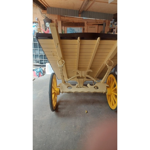 17 - Transport Cart.
Recently been repainted however has not had patterns painted and needs remaining par... 