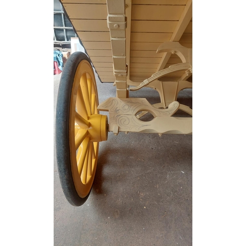 17 - Transport Cart.
Recently been repainted however has not had patterns painted and needs remaining par... 