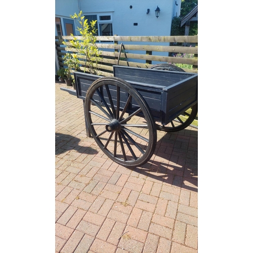 2 - Hand Cart early 19th
Turn of the century style, hand made with rubber on wheels. Designed for sellin... 