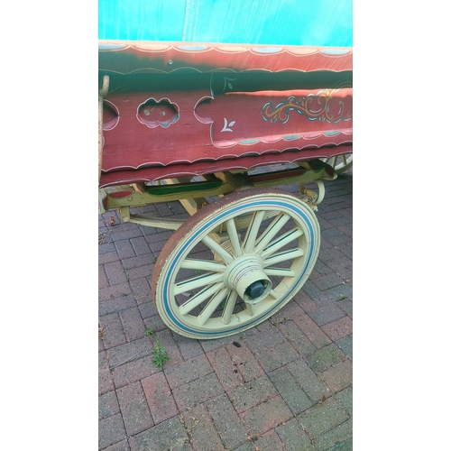 3 - Gypsy Closed Door Bowtop Carriage.

Canvas Cover with furnished interior. Early 19th century. Beauti... 