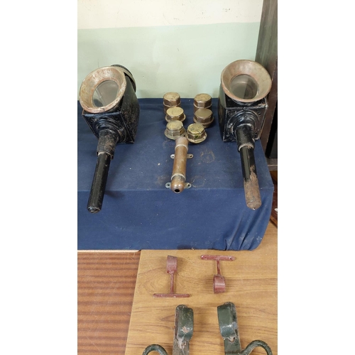 20 - Carriage Side Lamps, Carriage Wheel Nuts & Spares