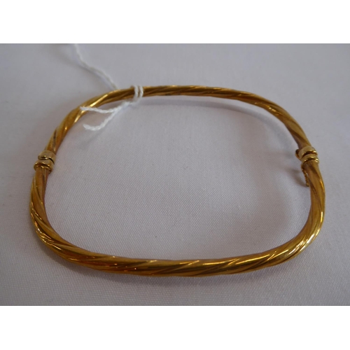 13 - 9ct gold bangle (3.0g)