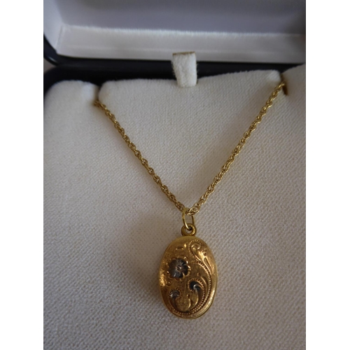 22 - 9ct gold locket & pendant necklaces (3)
