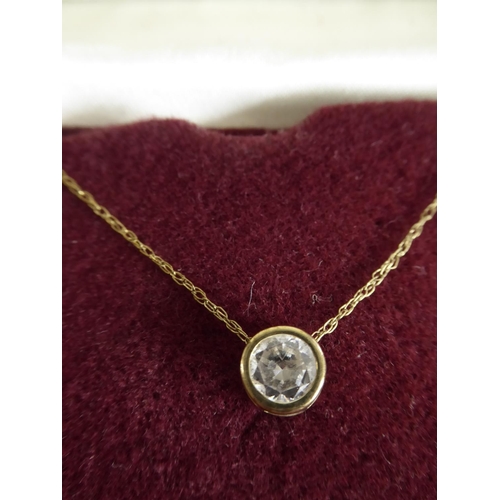 22 - 9ct gold locket & pendant necklaces (3)