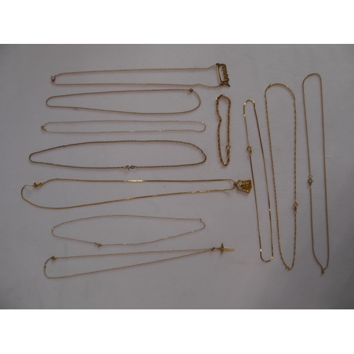 31 - 9ct gold, necklaces and pendants etc. (12.5g)