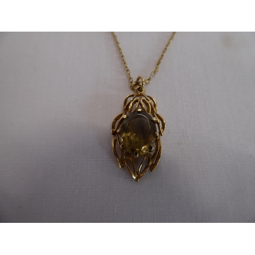 35 - 9ct gold smoke quartz pendant necklace (2.5g)