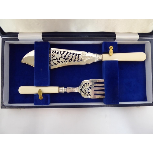 63 - Mappin & Webb silver bladed fish servers - Sheffield 1903 (in later box)