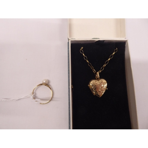 59 - 9ct gold heart shape locket necklace and solitaire pearl ring (4.9g)