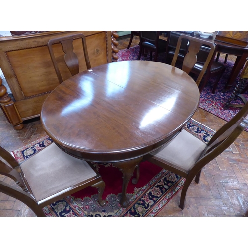 Victorian oval mahogany dining table and set of 4 dining chairs