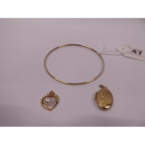 47 - 9ct gold bangle, 9ct gold locket, 9ct gold and pearl heart shape pendant (3) (4g total)