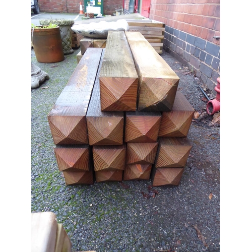 22 - Short wooden garden posts 900m x 100mm x 100mm (14)