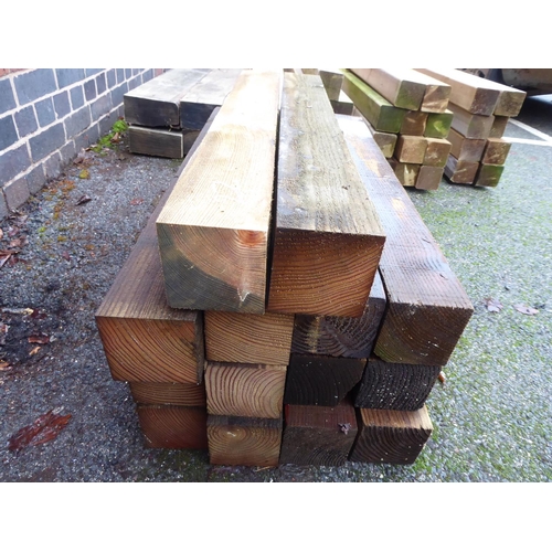 22 - Short wooden garden posts 900m x 100mm x 100mm (14)