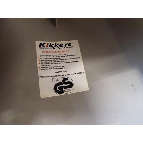 47 - Kikkers retailers step stool
