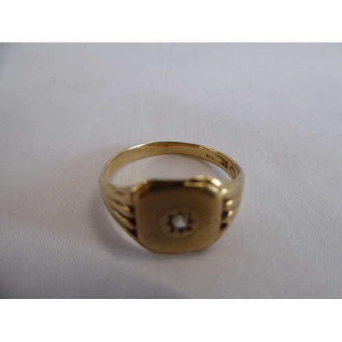 9ct gold signet ring (4.8g)