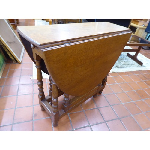 529 - Oak gateleg table with end drawer