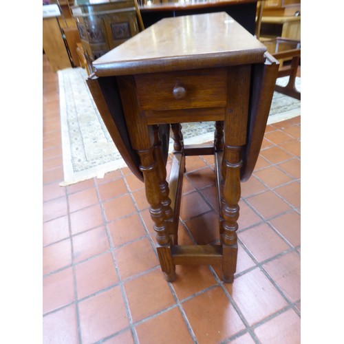 529 - Oak gateleg table with end drawer