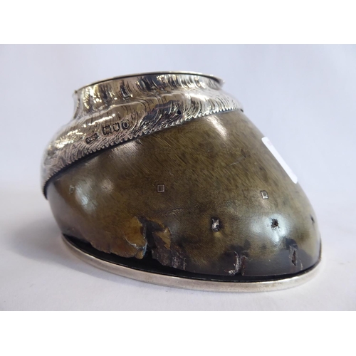 6 - Silver mounted horse's hoof inkwell - London 1909 - inscribed 'Royal Rouge'