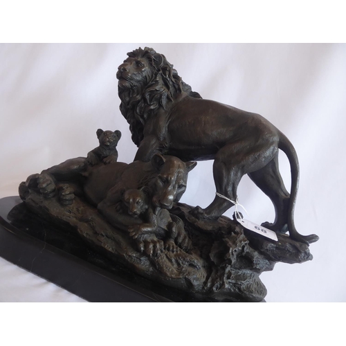 68 - Bronzed lion and lioness group on marble base - Baryl (12