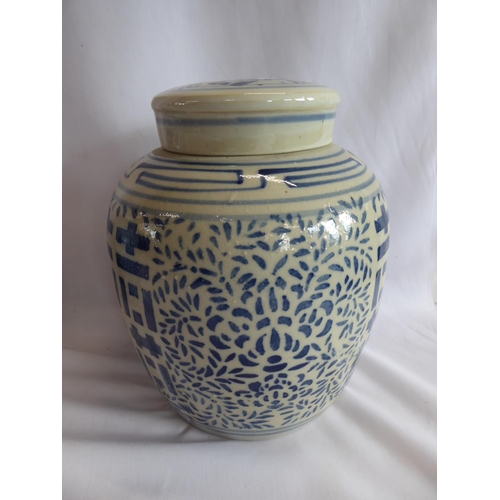 173 - Chinese blue and white ginger jars and covers (3)