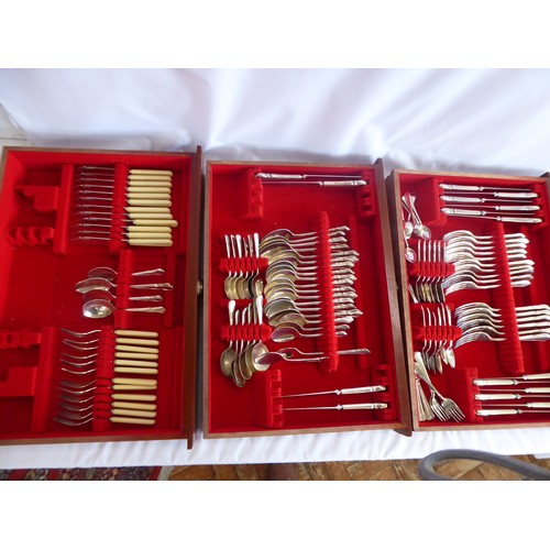 24 - Silver plated part canteen of King's pattern cutlery etc in 3 drawer cabinet