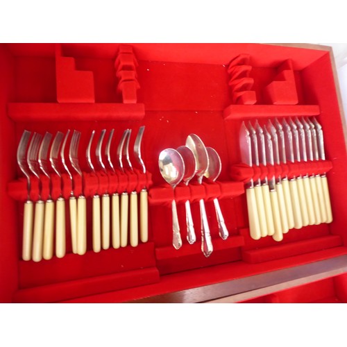24 - Silver plated part canteen of King's pattern cutlery etc in 3 drawer cabinet