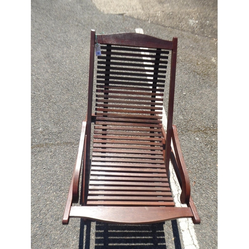 32 - Slatted hardwood folding garden lounger