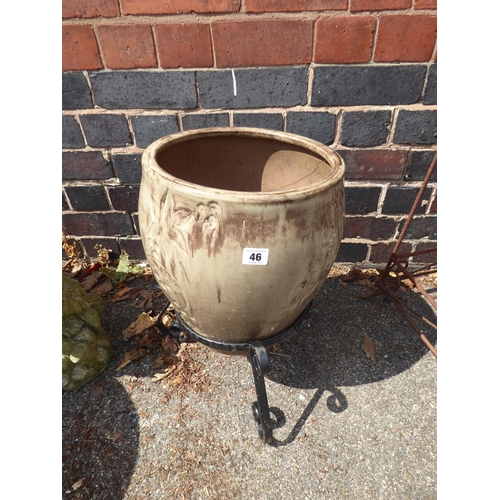 46 - Concrete water feature, glazed pot on stand, plastic terracotta style plant pots