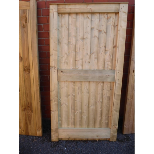 20 - Wooden tongue and groove town gate (900x1780mm)