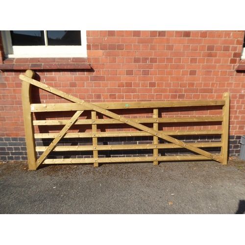 22 - Wooden left hand estate gate (3040x1480mm)