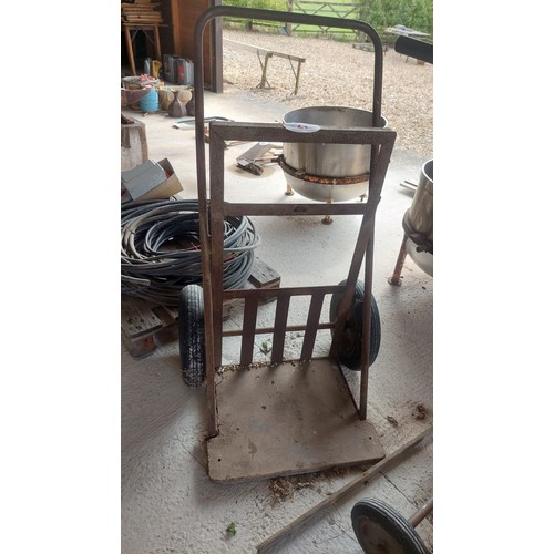 27 - Welding bottle barrow