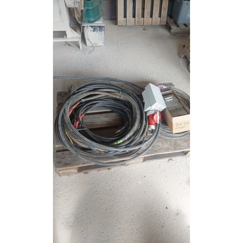 28 - Qty heavy duty electric cable