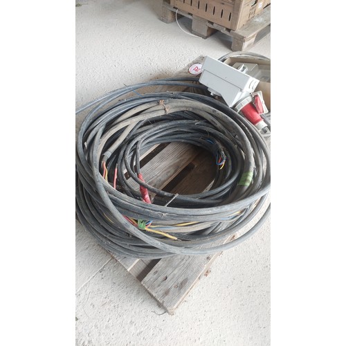 28 - Qty heavy duty electric cable