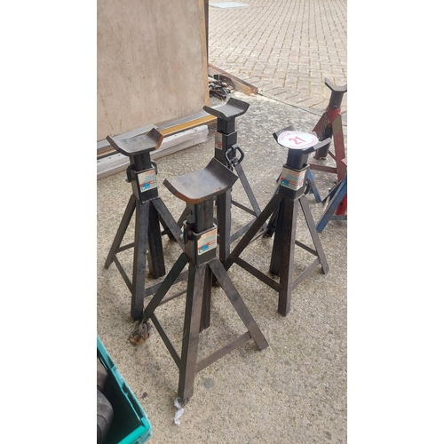 21 - 4   2.5t jumbo jacks axle stands