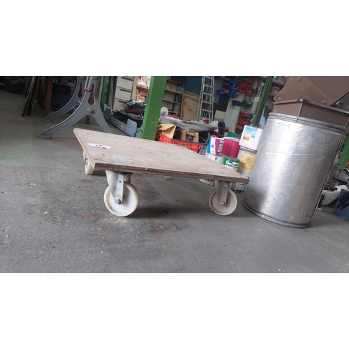 39 - 4 wheeled trolley