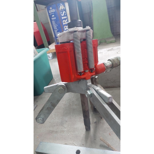 44 - OTC 17.5 Tonne puller block