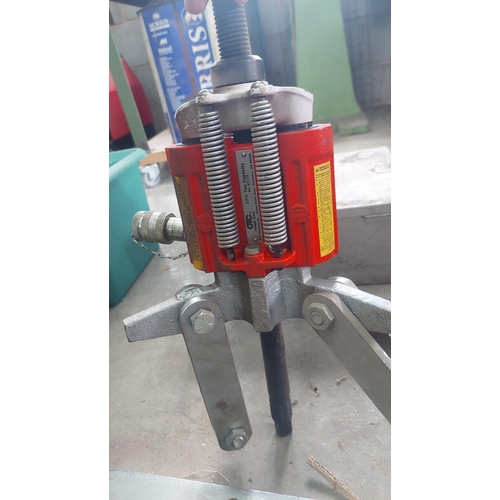 44 - OTC 17.5 Tonne puller block