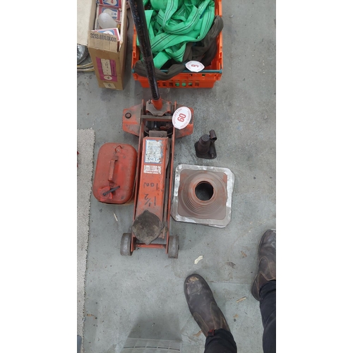 60 - HES 1 1/2 tonne trolley jack and bottle jack