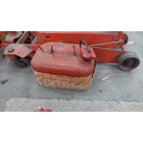 60 - HES 1 1/2 tonne trolley jack and bottle jack