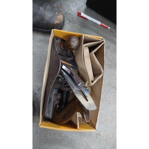 85 - Qty of saws, Stanley 4.5 plane