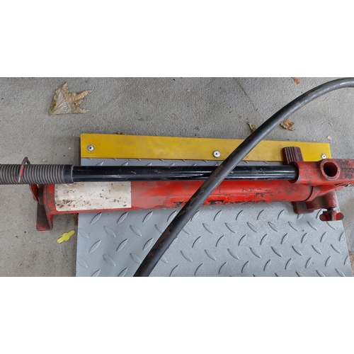 92 - Hi force hydraulic hand pump etc