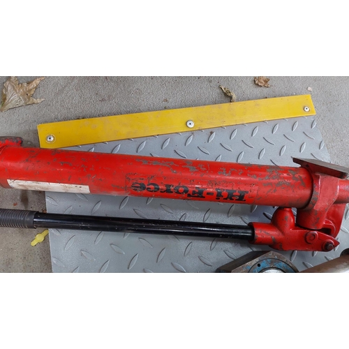 92 - Hi force hydraulic hand pump etc