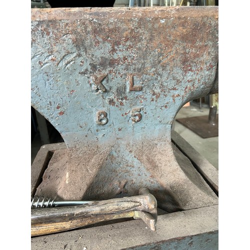 125 - Blacksmiths anvil on stand (length 3ft)