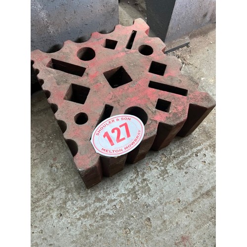 127 - Blacksmiths swage block 13 inch