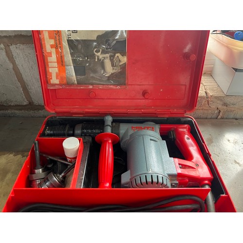 146 - Hilti TE17 Hammer Drill & drill bits