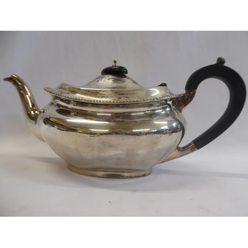 16 - Silver teapot - Birmingham 1936 (19.4 ozt)