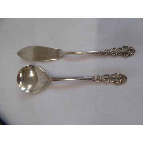 48 - Cased silver jam spoon and butter knife set - Birmingham 1959