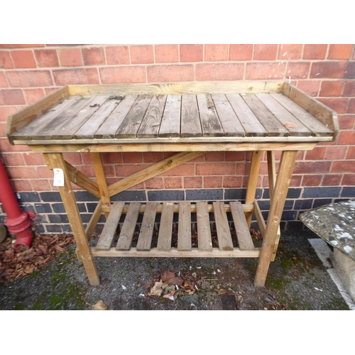 32 - Wooden 'Fineshade' potting table (108 x 92 x 52mm)