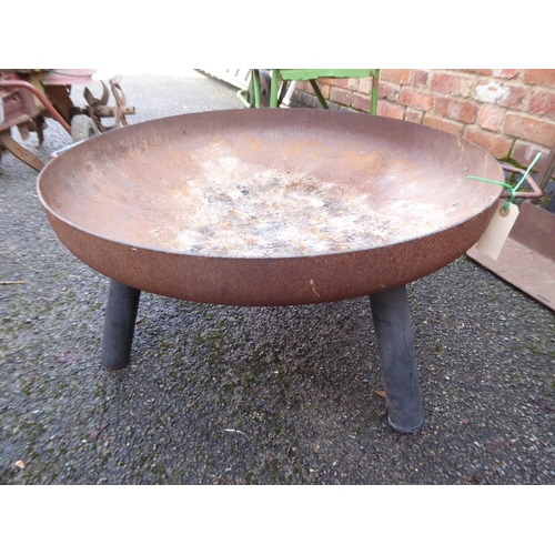 38 - Metal fire pit