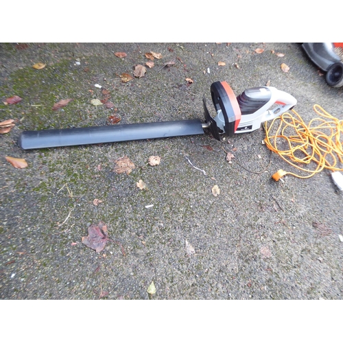 43 - Spear & Jackson electric hedge trimmer